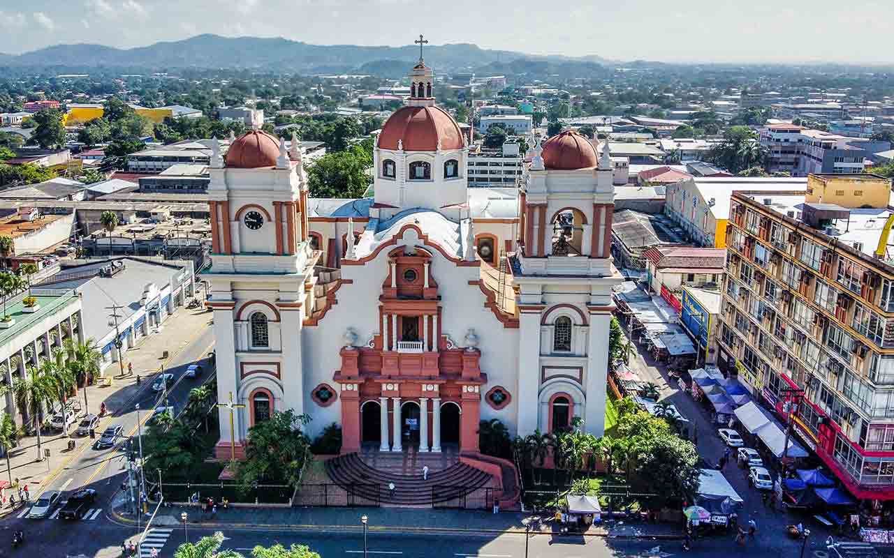 Catedral Metroplolitana in San Pedro Sula, Honduras
