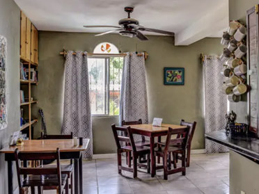 best hostel in roatan