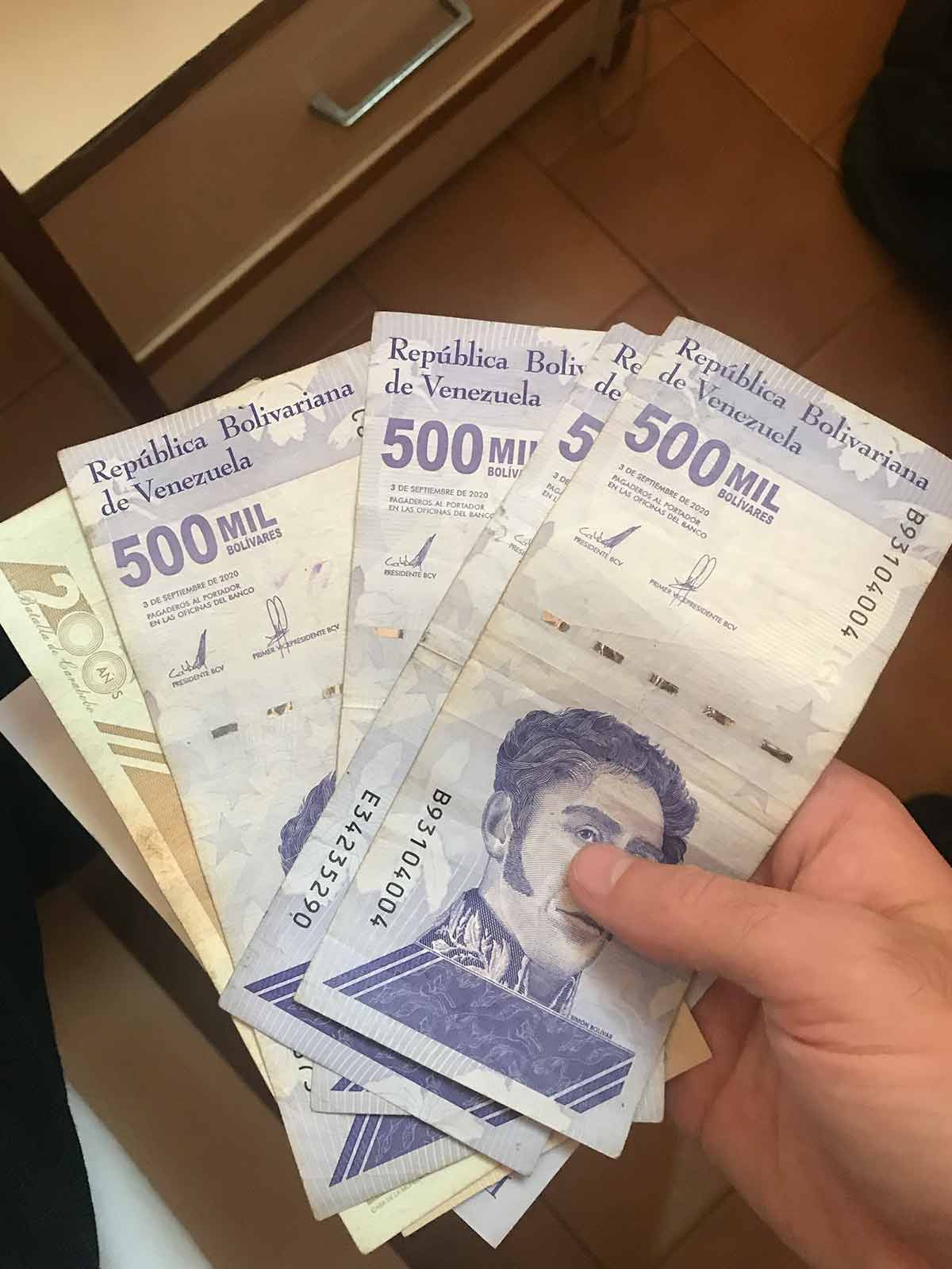 bolivares venezuela currency