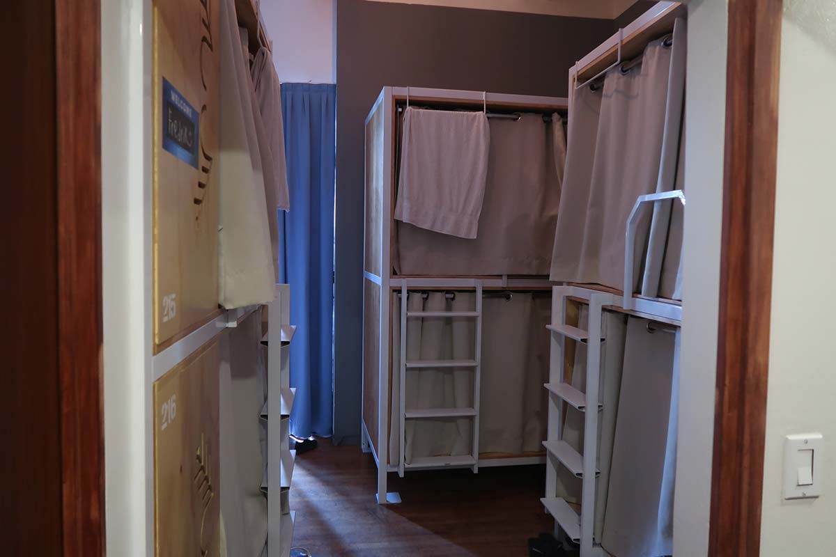 hostel etiquette dorm room